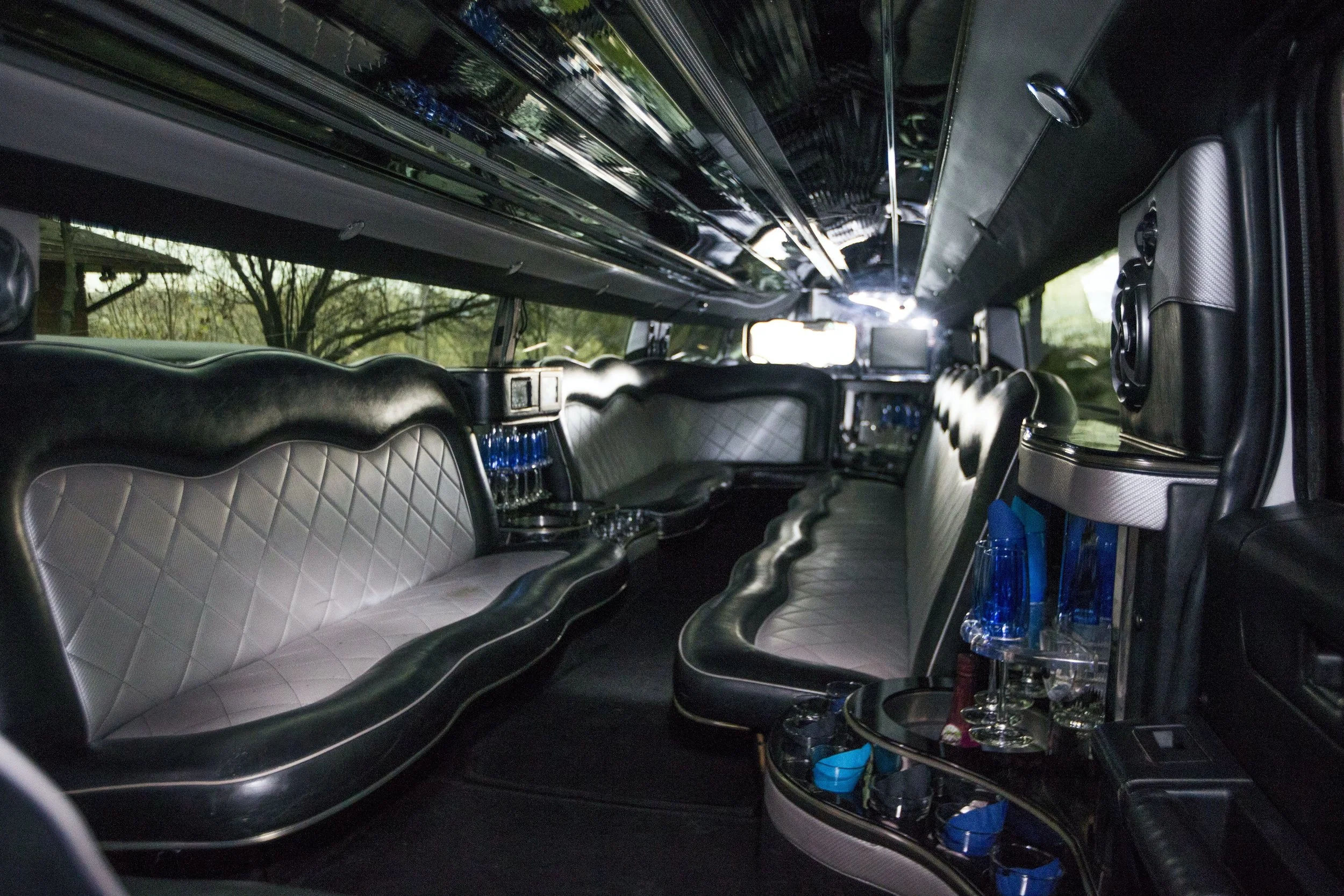 Divine-Limousine-Hummer-Stretch-18-Passenger-Inside-3